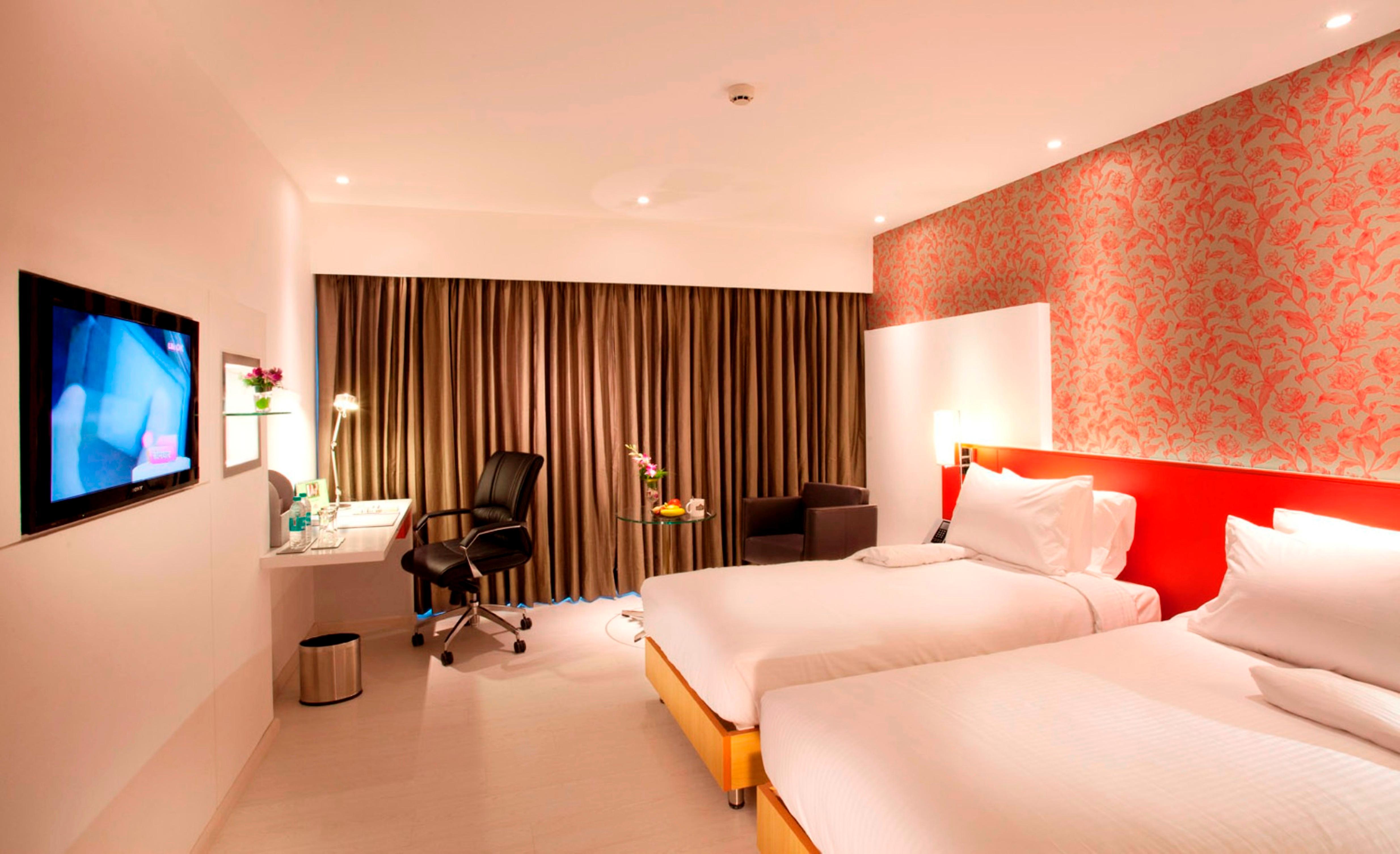 Country & By Radisson Hotel