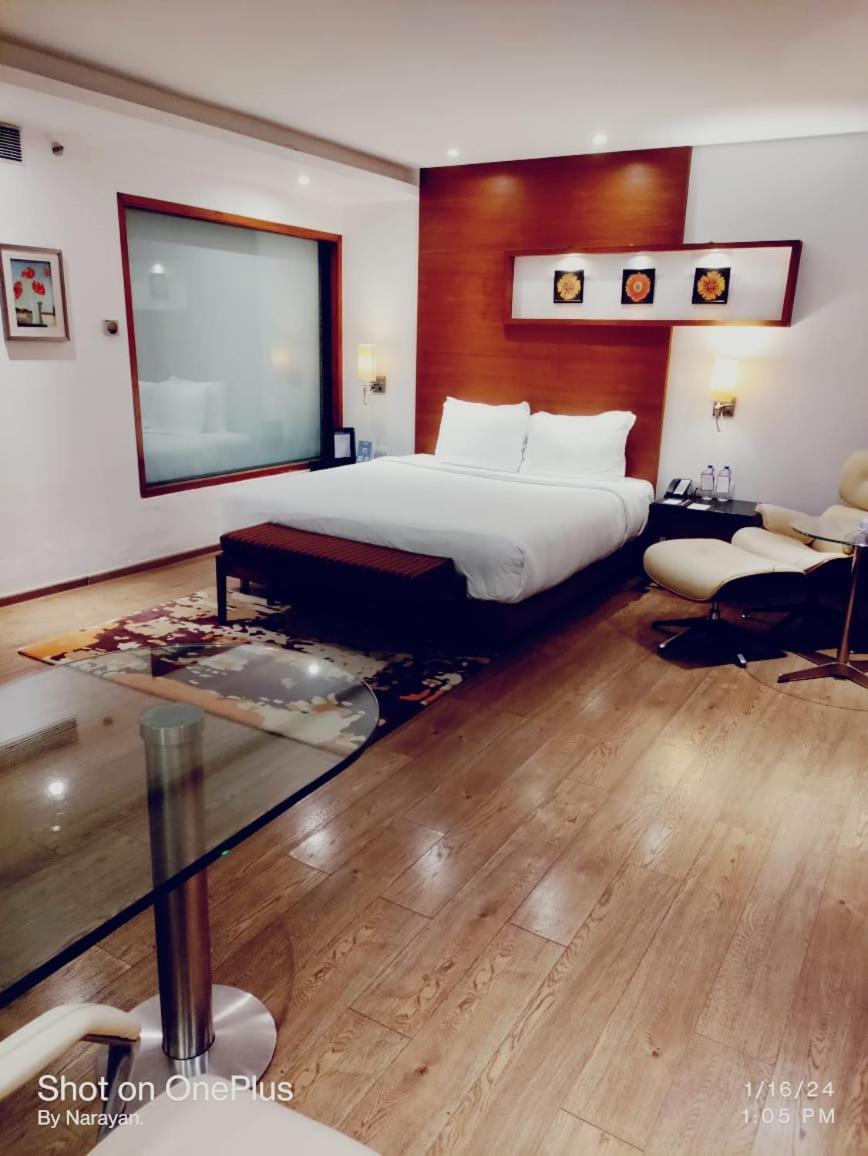 Country & By Radisson 4* Navi Mumbai