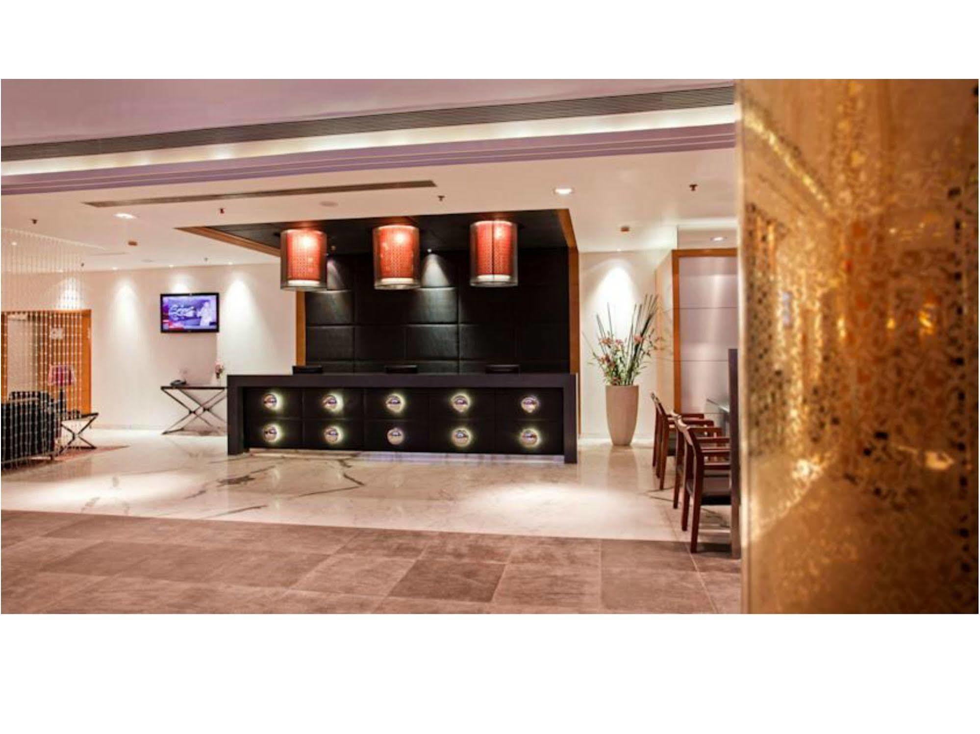 Country & By Radisson