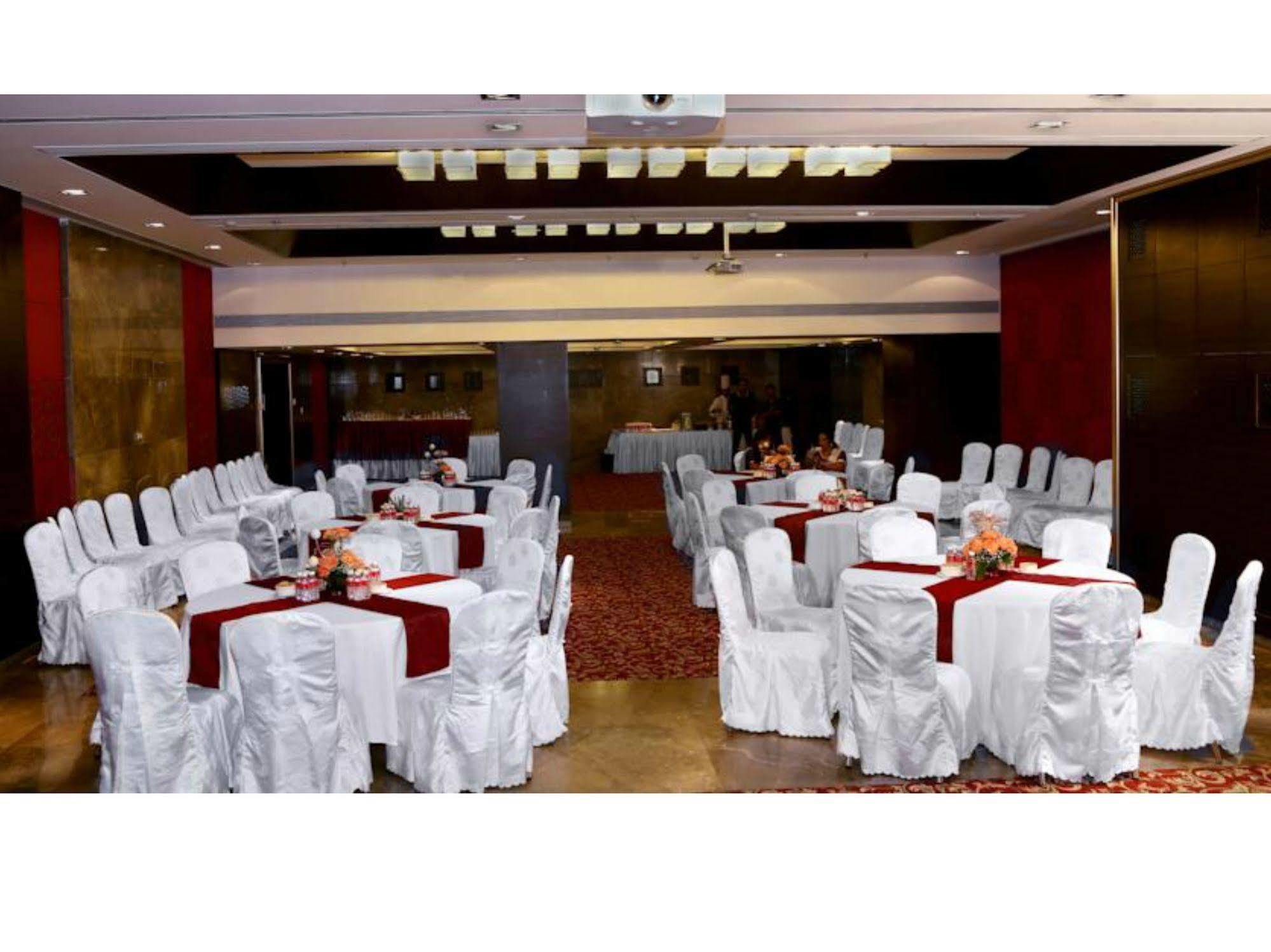 Country & By Radisson Hotel Navi Mumbai